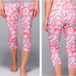 LULULEMON Flowabunga High Waisted Wunder Under Roll Down Crop 
Size 6